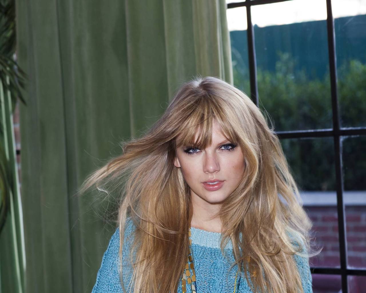 taylor-swift-official-2023-calendar-2023-cool-amazing-famous-seaside