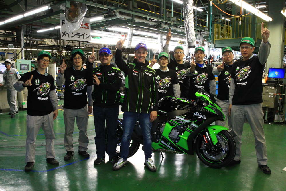 Superbike Rea Visita La Fabbrica Kawasaki Ad Akashi