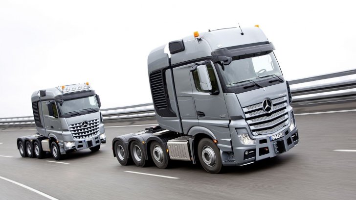Mercedes Benz New Actros On Road Wallpaper HD