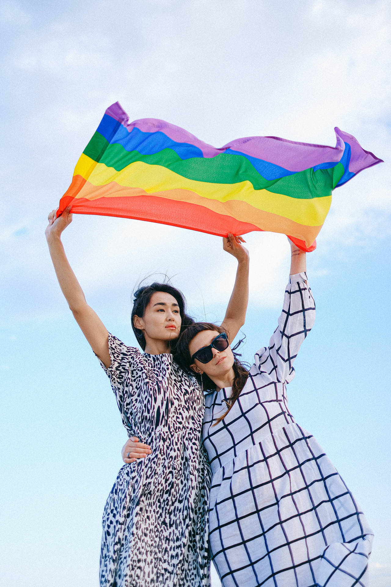 Lesbian Girl Couple With Flag 76cwjb6eqntj6zwn Wallpaper