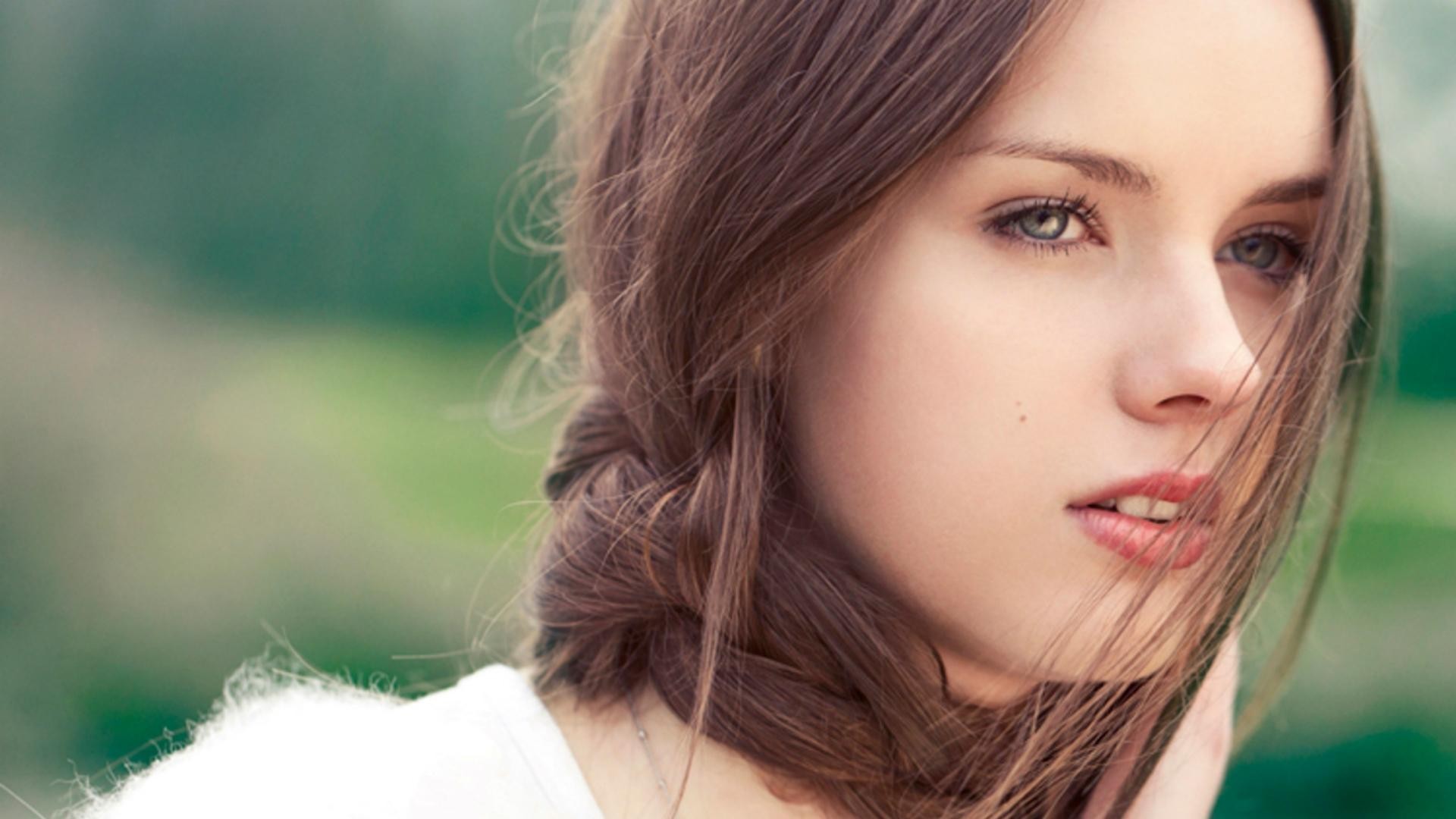 Beautiful Girl Wallpaper