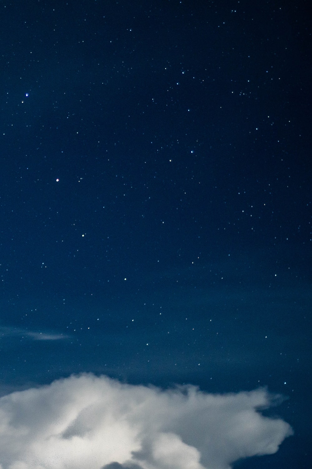 Bầu trời đêm với đám mây là sự kết hợp tuyệt vời giữa sự bình yên và tình cảm. Với bộ sưu tập hình nền bầu trời đêm đầy đủ trên WallpaperSafari, bạn sẽ có cơ hội được khám phá những bức ảnh đẹp mắt với sắc màu nổi bật và chi tiết tinh tế. Tải về và trải nghiệm ngay!