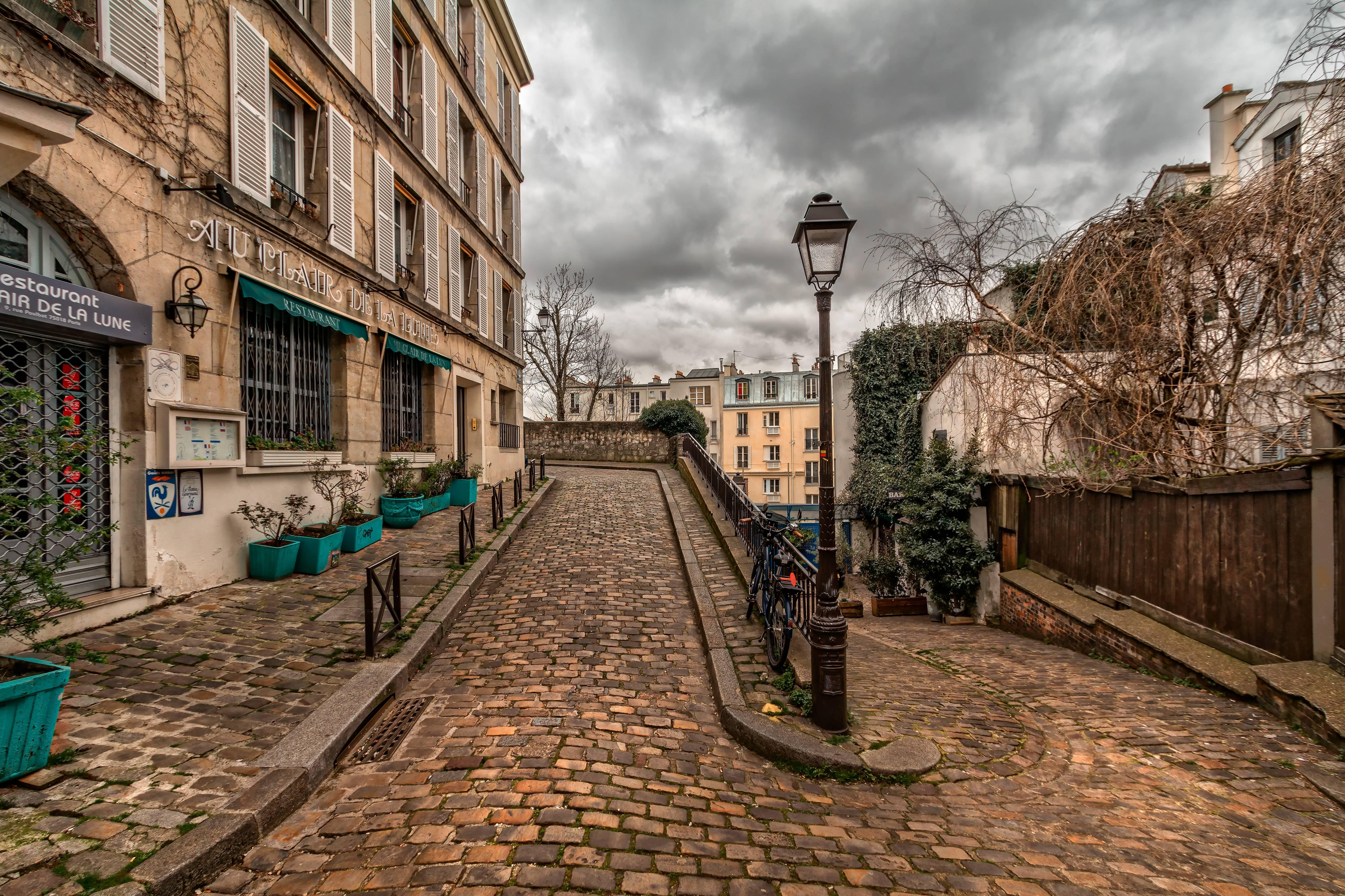 4600039 path street pavement old paris montmartre town