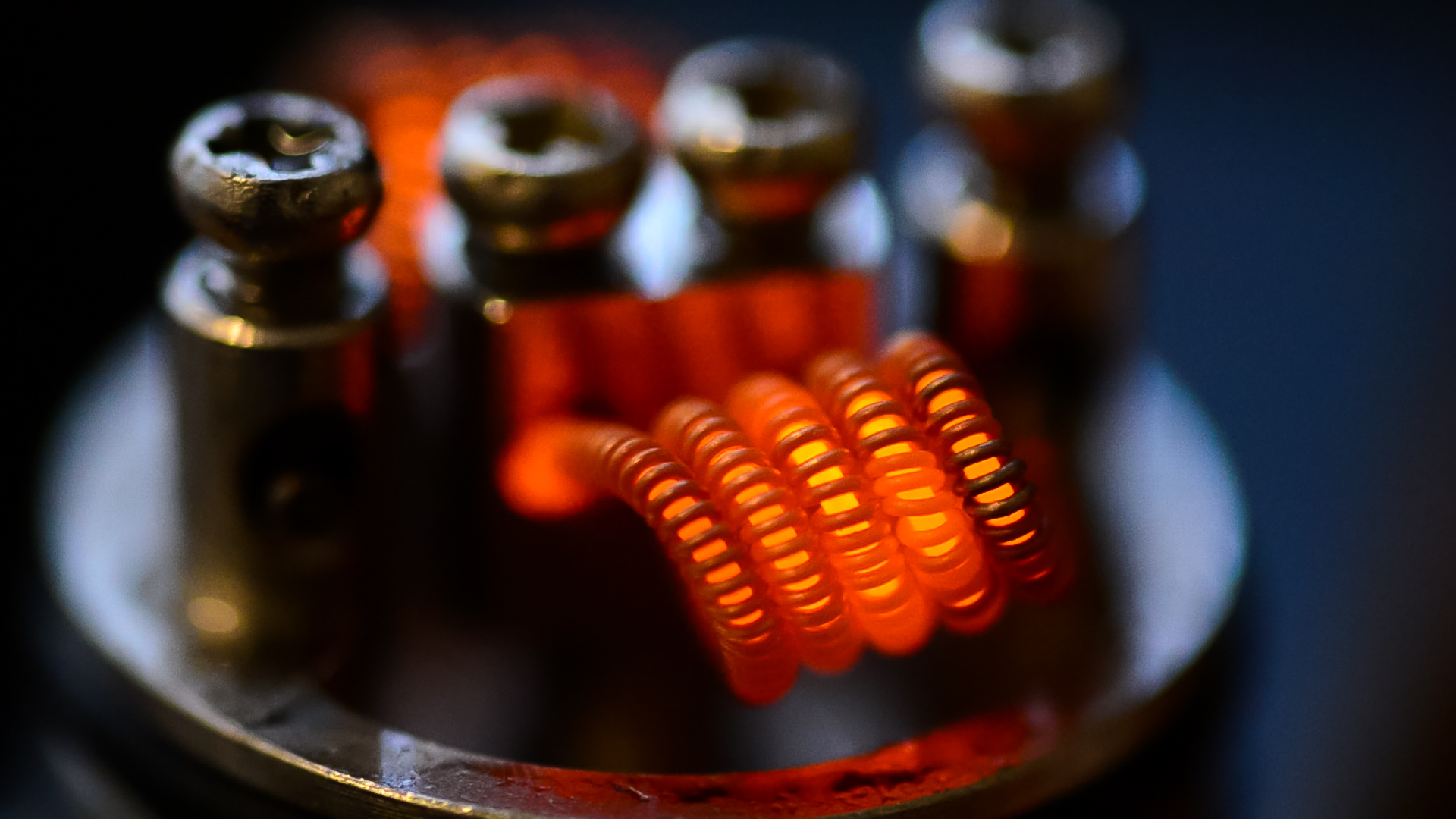 Glowing Clapton Coil On A Four Post Rda Mang Vapor