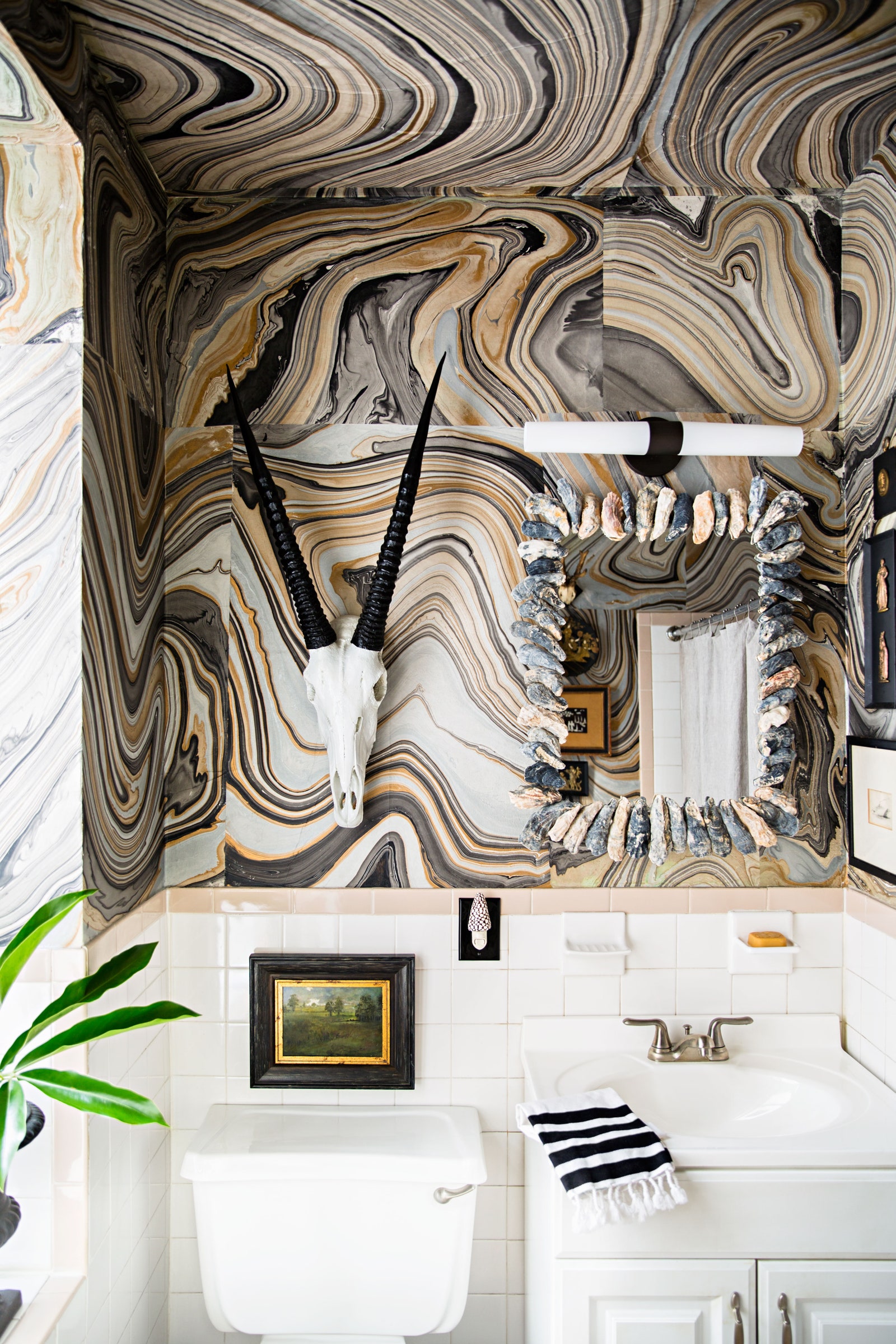 Thrifty Bathroom Decorating Ideas From A Home In Harlem