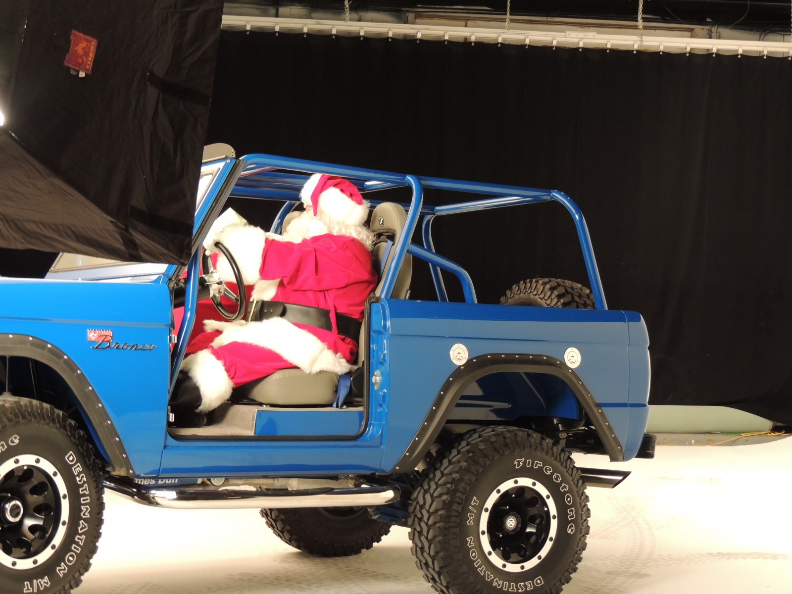 Ford Bronco Suv Santa Christmas R Wallpaper