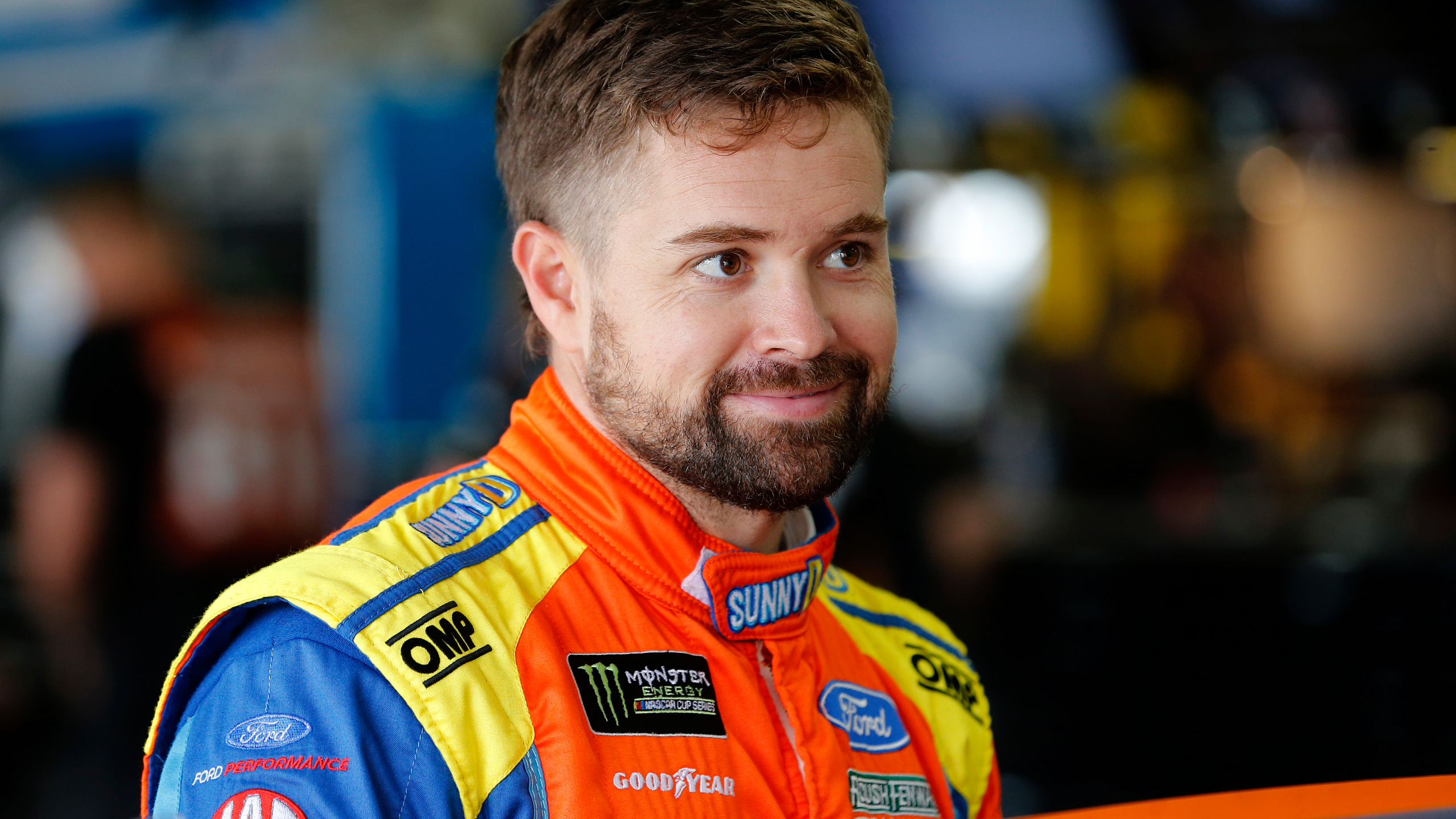 Stenhouse Signs Multiyear Deal To Drive For Jtg Daugherty Fox