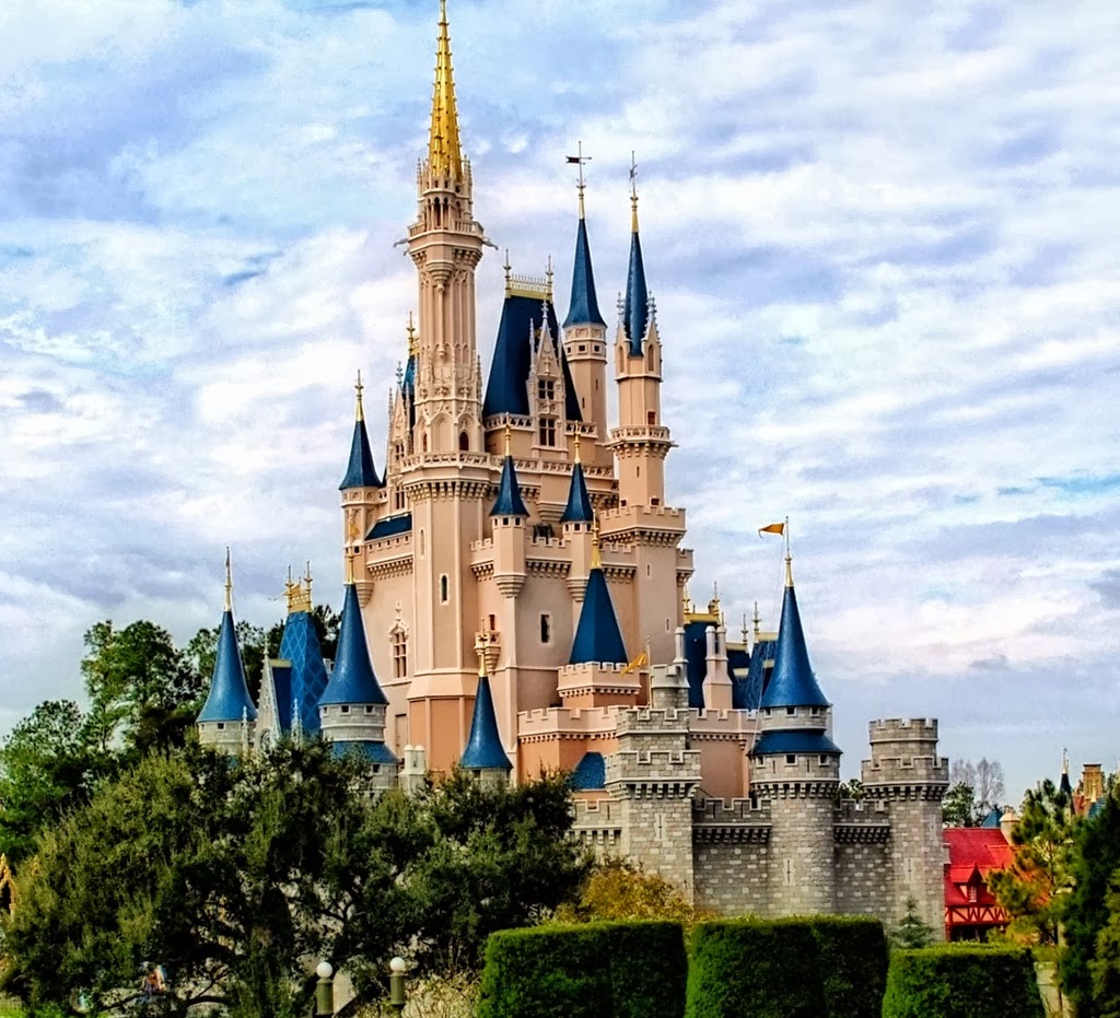 Disney Castle Wallpapers Free - WallpaperSafari