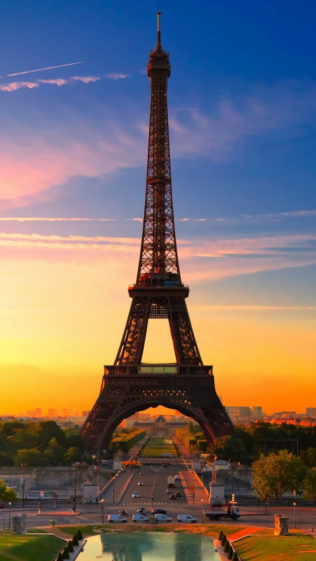 Eiffel Tower At Sunrise iPhone 5s Wallpaper