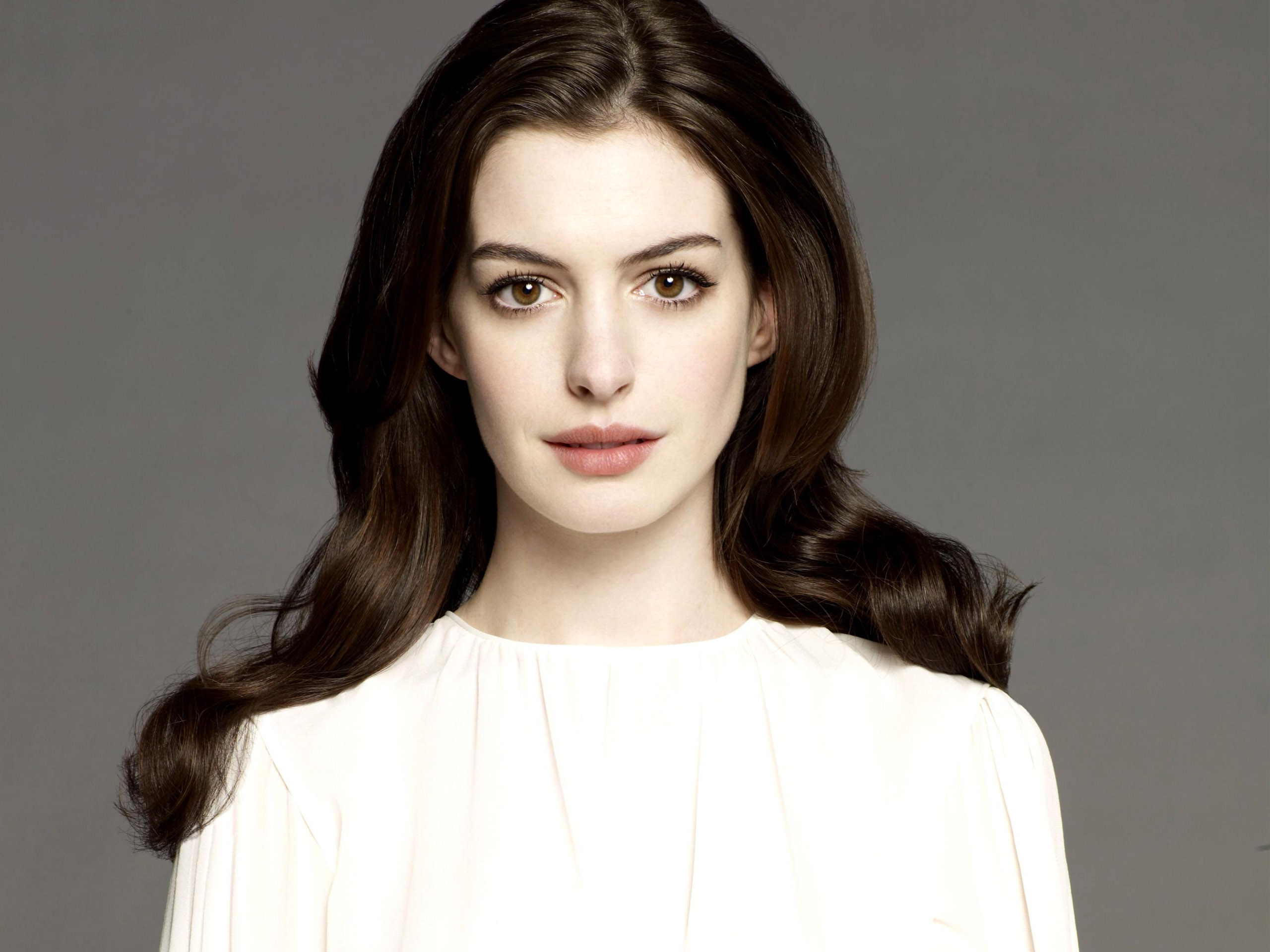 Anne Hathaway Wallpaper HD