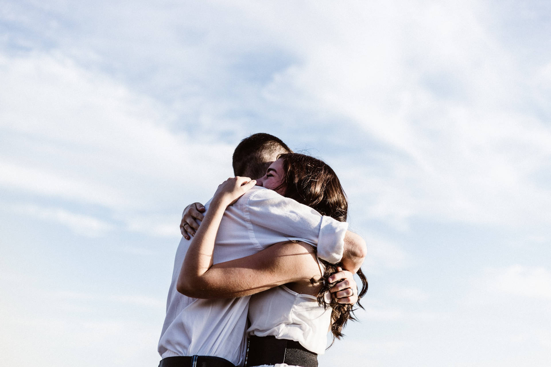 Couple Hugging Wallpaper