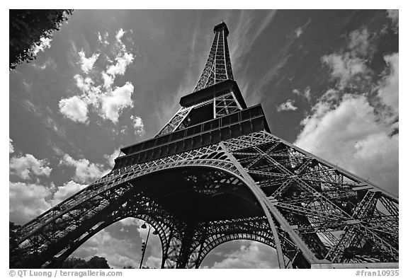 Black And White Picture Photo Eiffel Tower Seen From The Base Paris