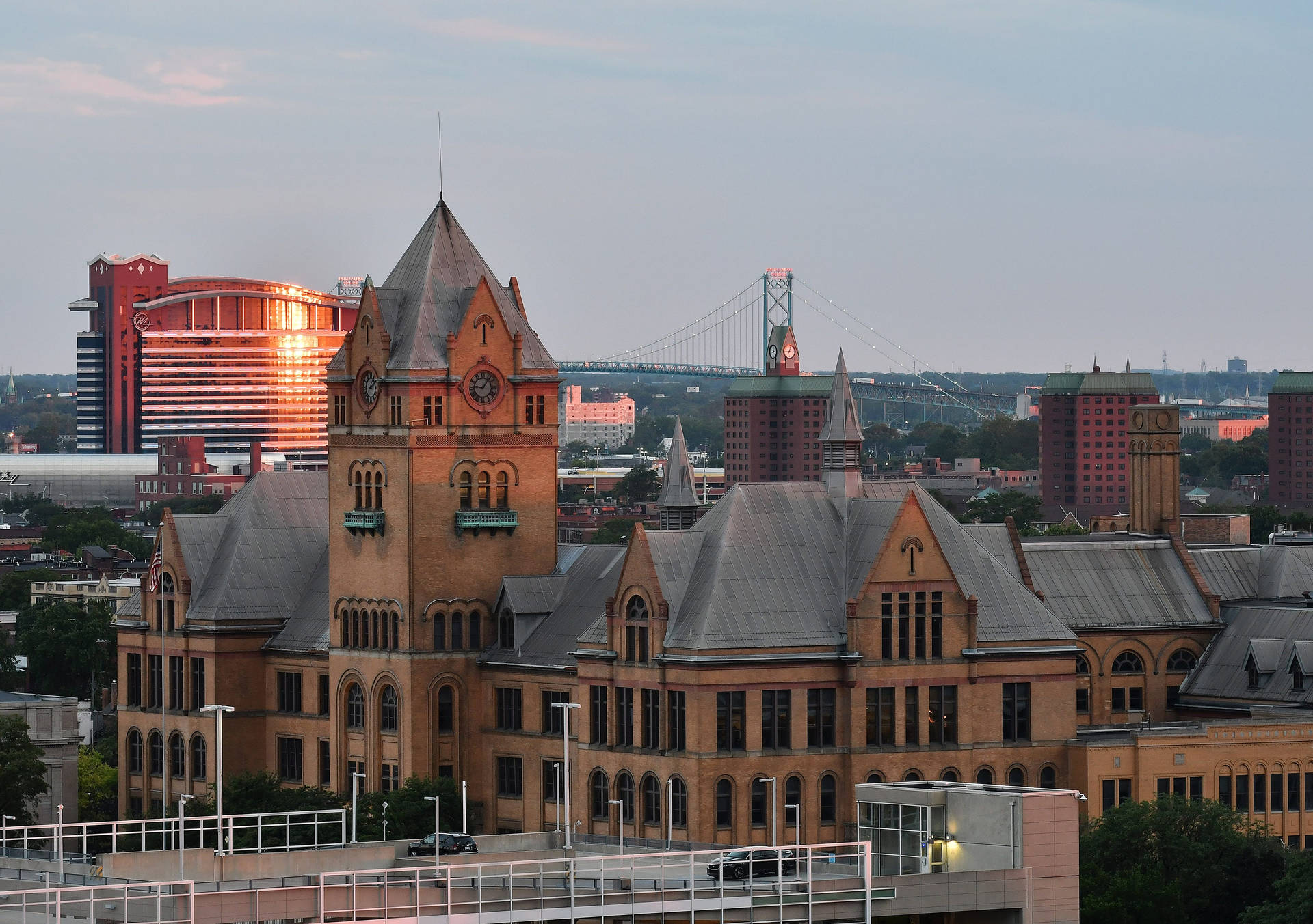 Majestic Of Old Main Building At Wayne State University Wallpaper