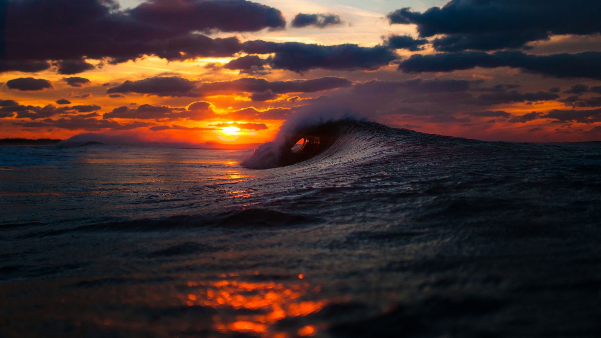 Beautiful Sunset Waves Wallpaper