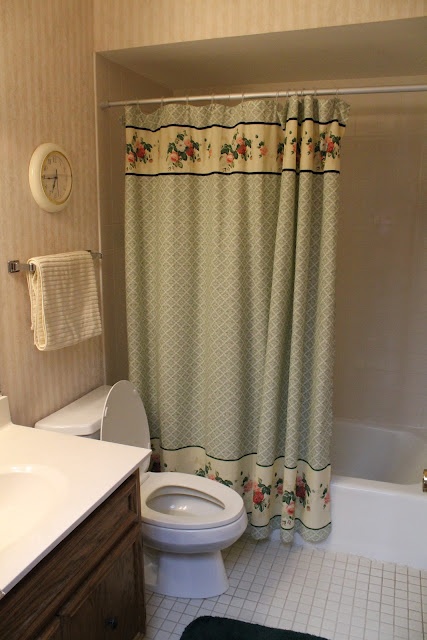 hip2thrift How to remove old wallpaper easily Bathroom Makeover 427x640