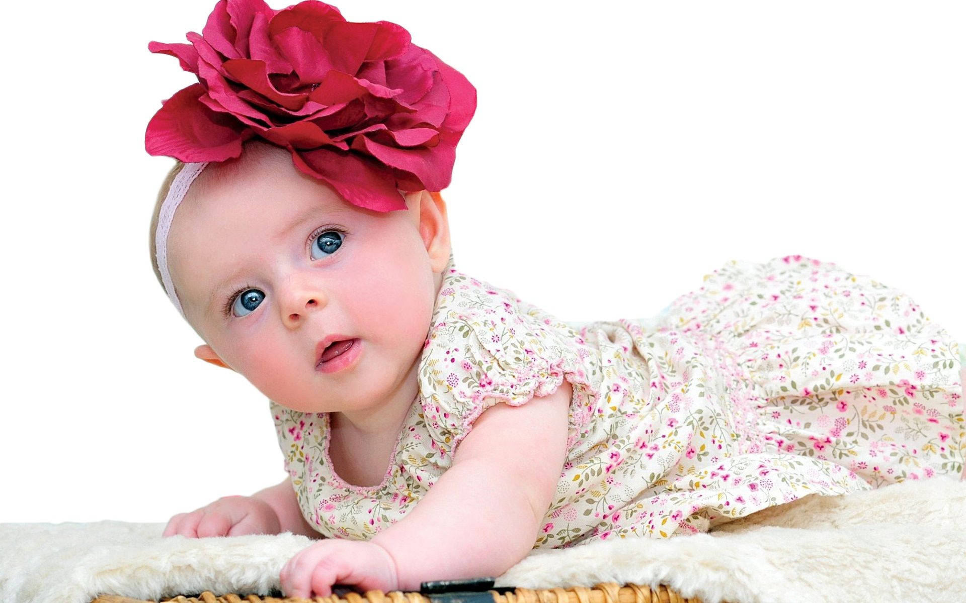 Newborn Baby Wallpaper