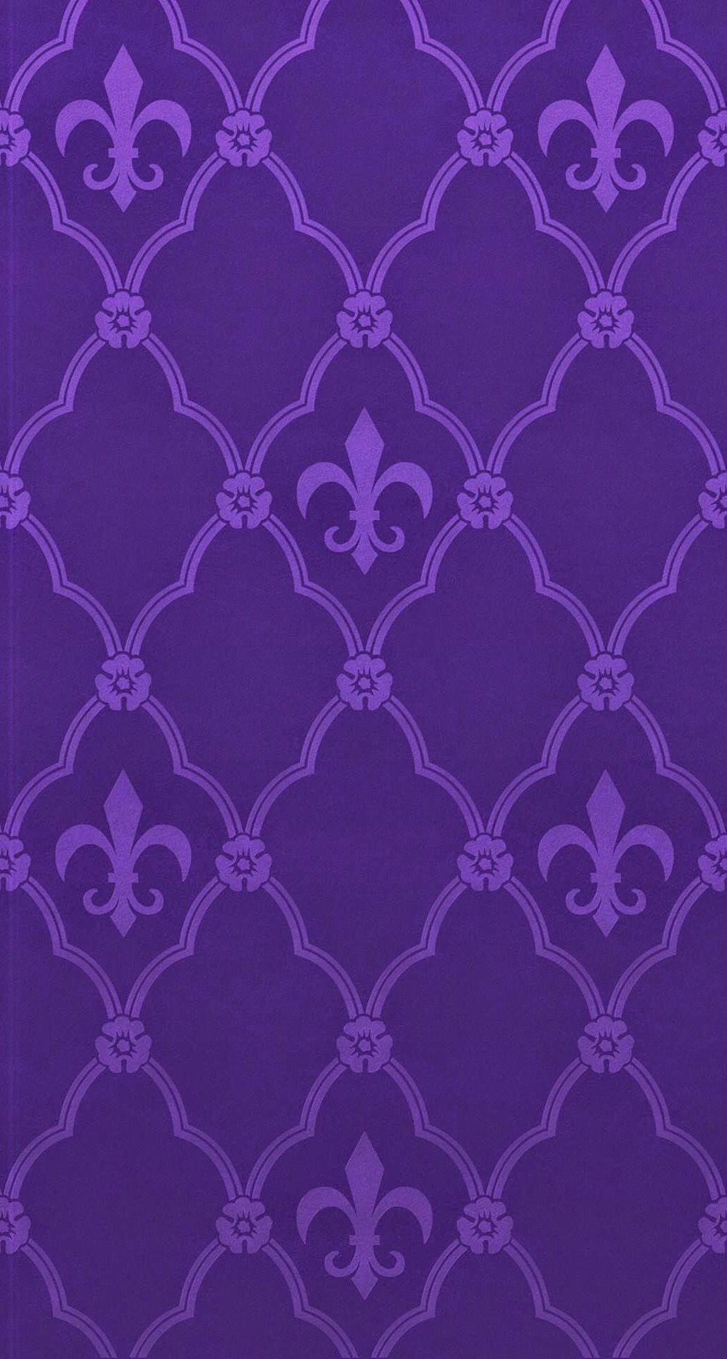 An Image Of A Purple Wallpaper With Fleur De Lis On The Back