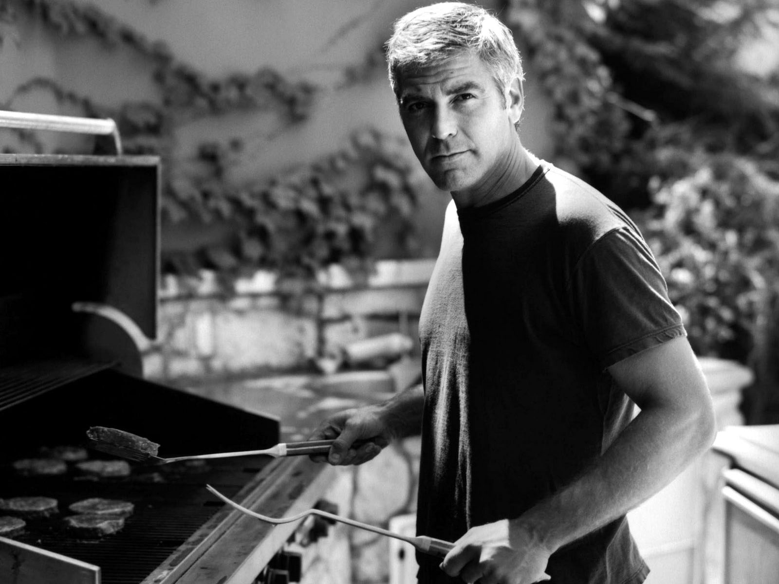 George Clooney Making Barbecue Desktop Wallpaper