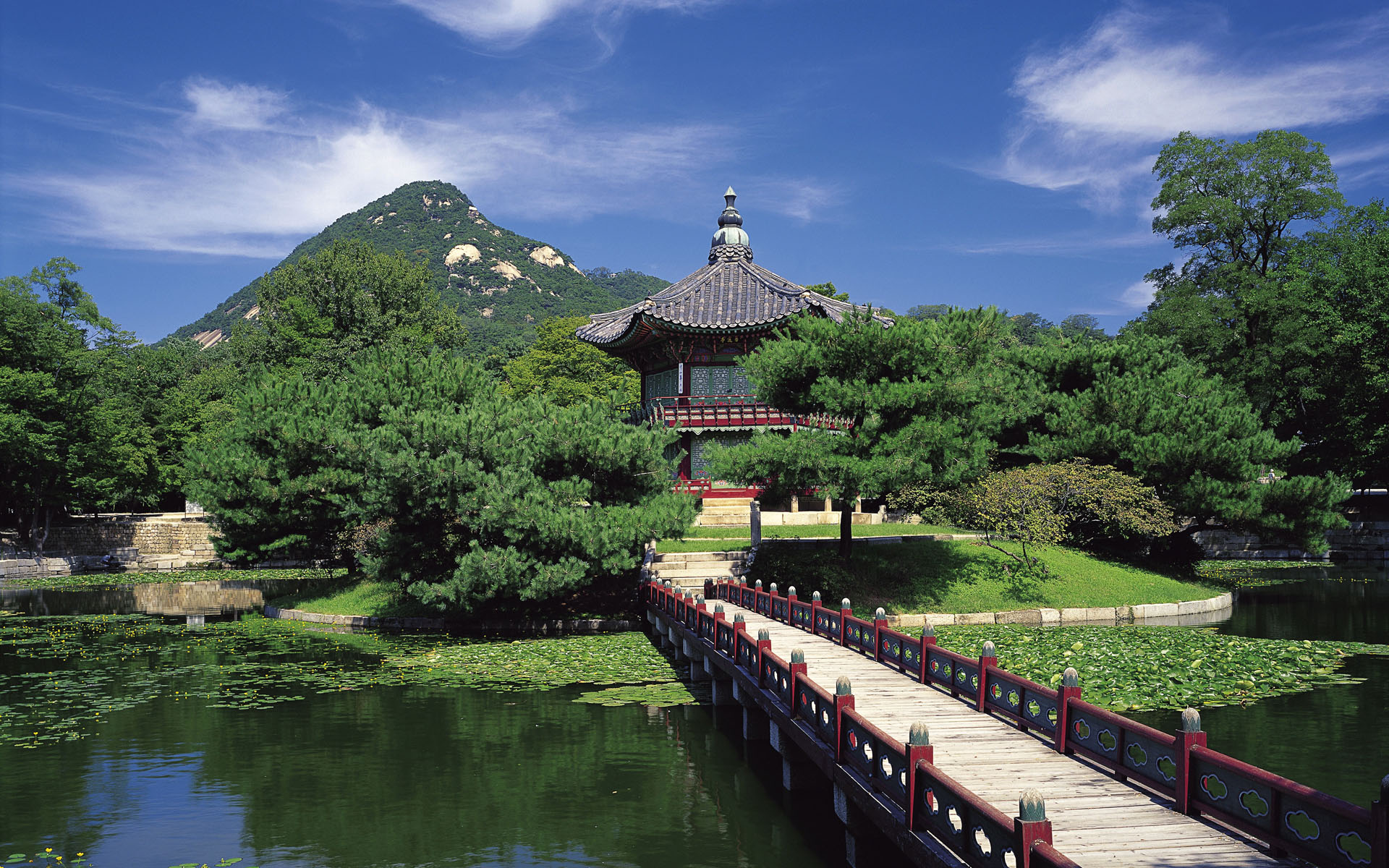 temple in jeju island 550x343 Jeju Island South Korea
