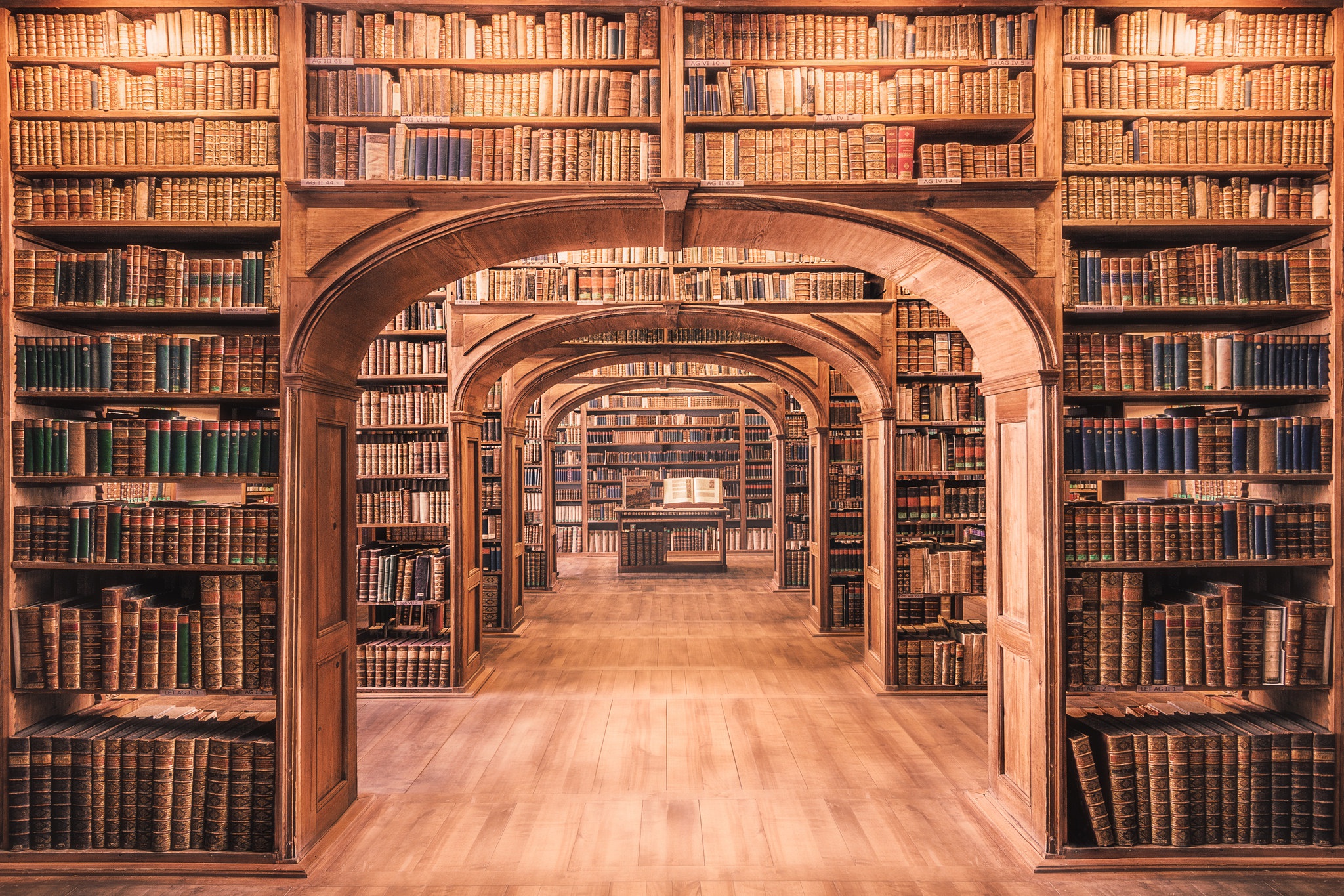 Library 4k Book Bookshelf HD Wallpaper
