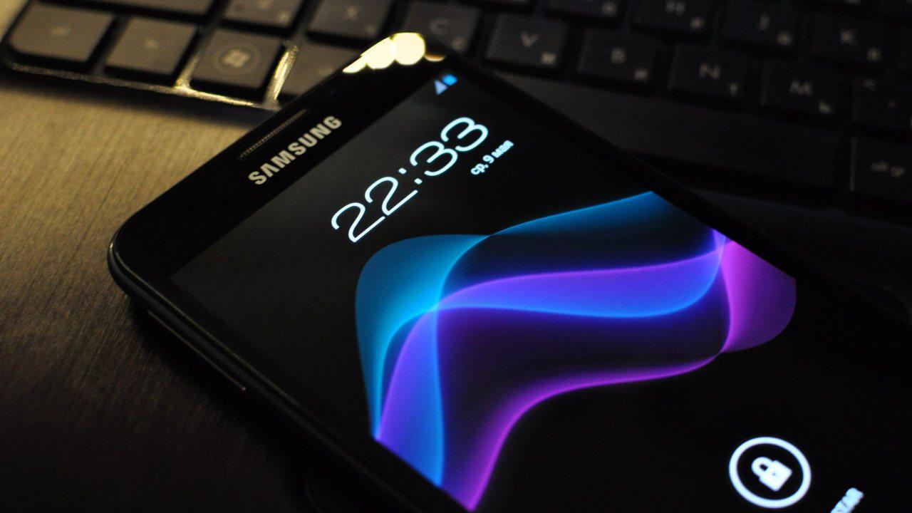 Samsung Galaxy Note Black Phone Home Screen Is Blue And Mix