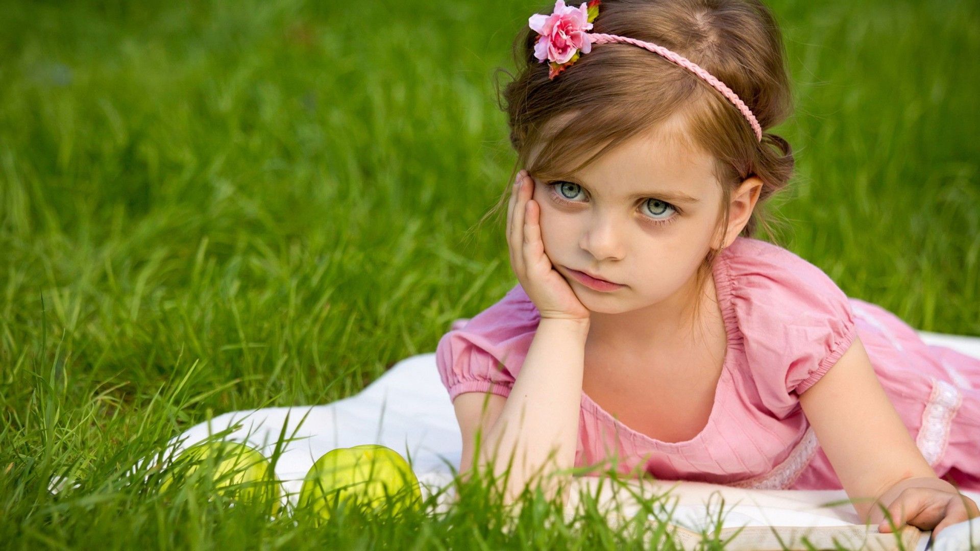 Baby Background Image HD 1080p Wallpaper
