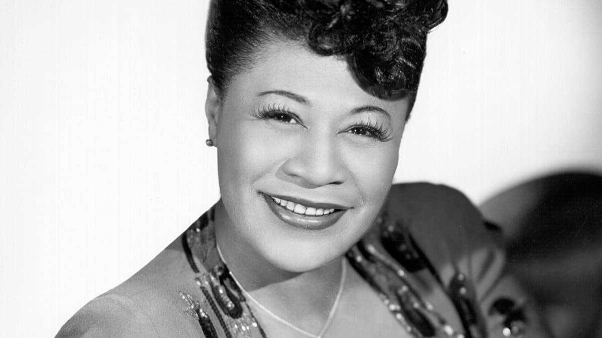 Ella Fitzgerald Lovely Smile Oueufcvmc8th3wms Wallpaper