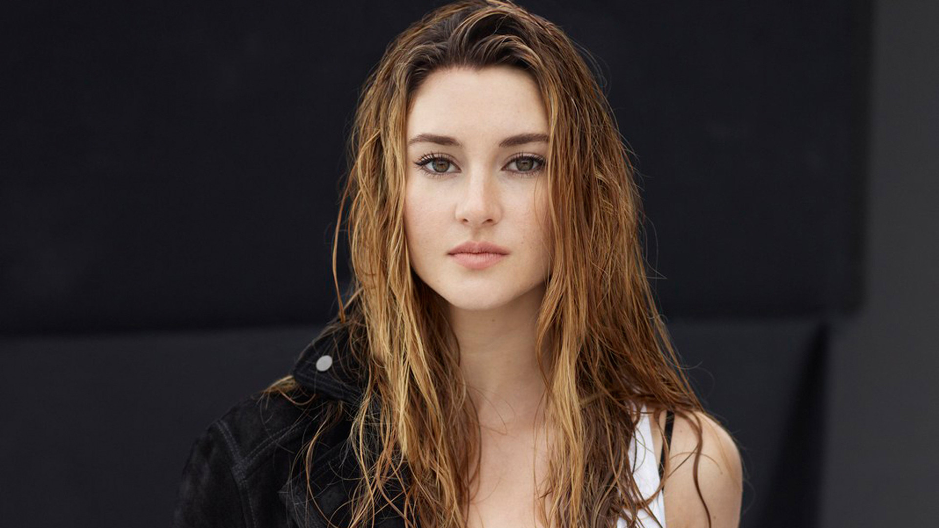 Shailene Woodley Wallpaper
