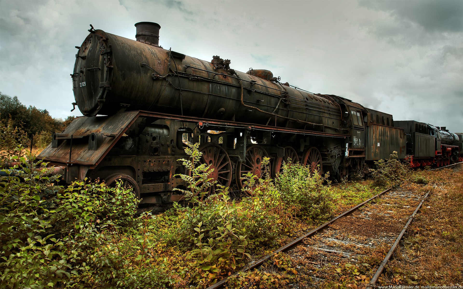 Trains Railroad Tracks Vehicles Rusted Steam Lootives Wallpaper