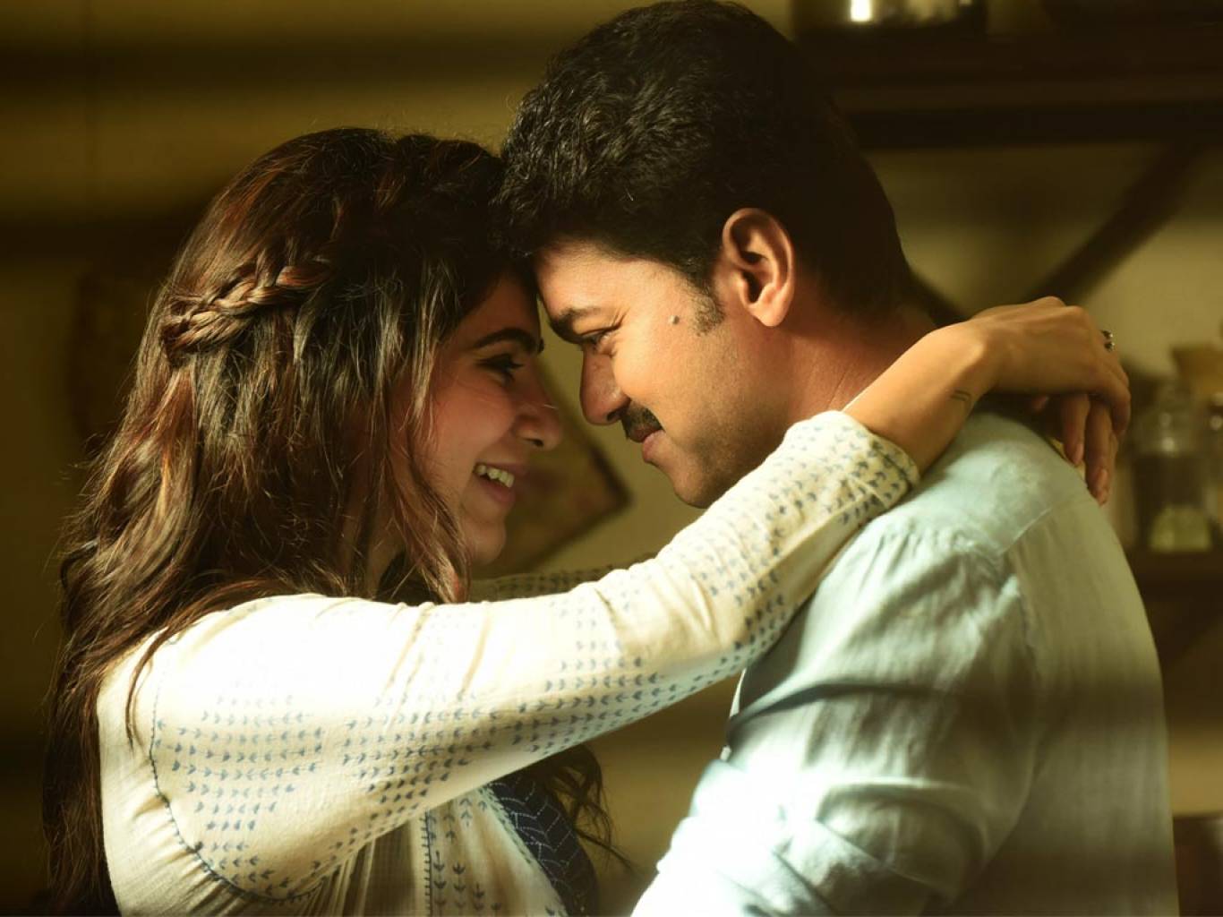 Tamil Movie HD Wallpaper Romance Love Interaction Hug Gesture
