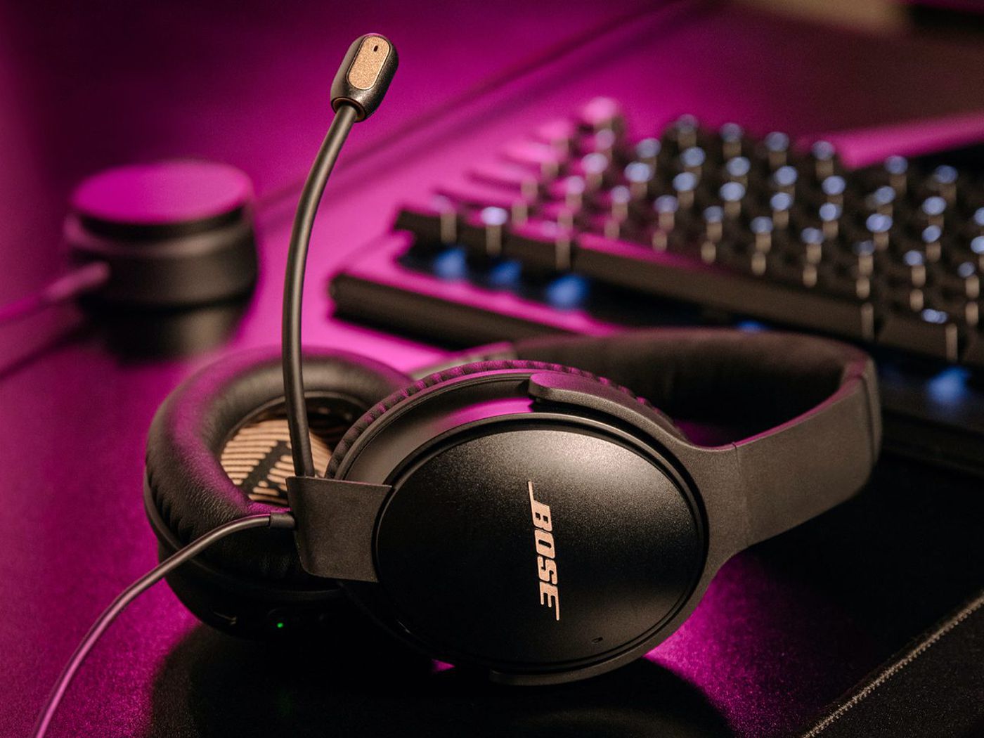 Bose turned its Quiet Comfort 35 II headphones into a gaming 1400x1050