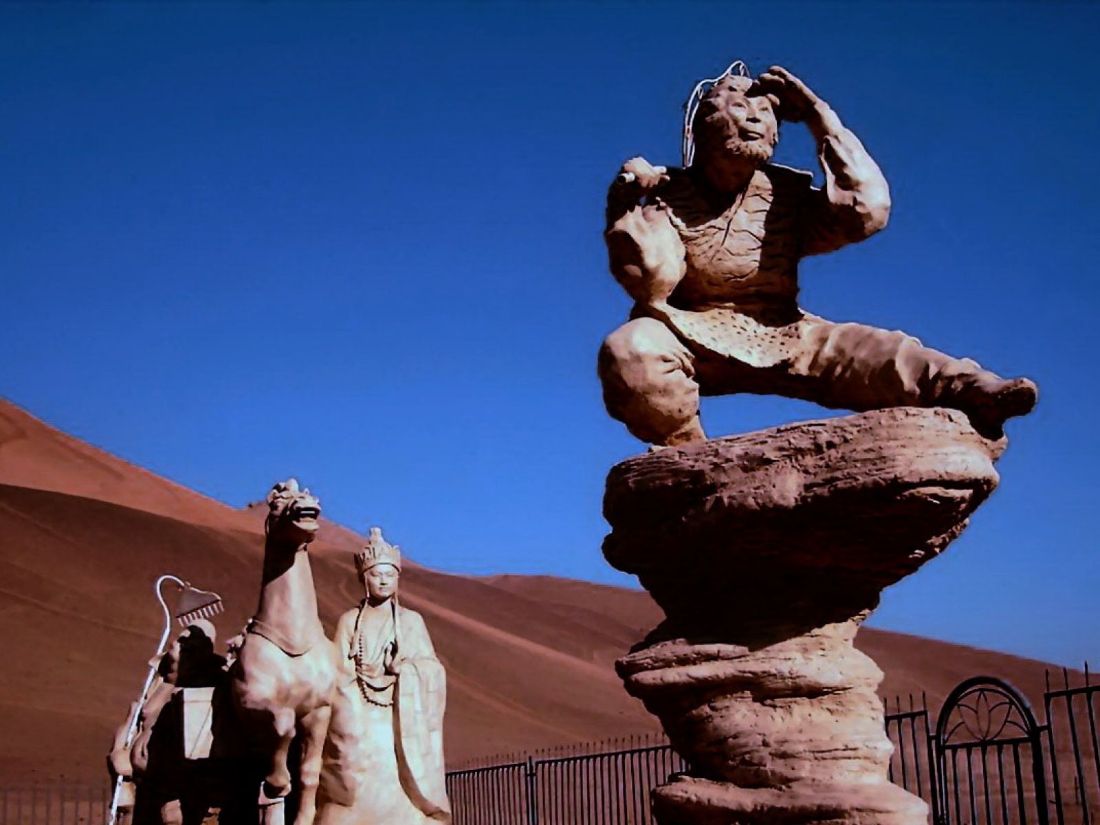 Stone Statue Wallpaper Xinjiang Pictures