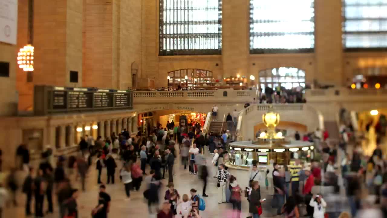 Video Stock Travelers At The Grand Central Station Live Wallpaper