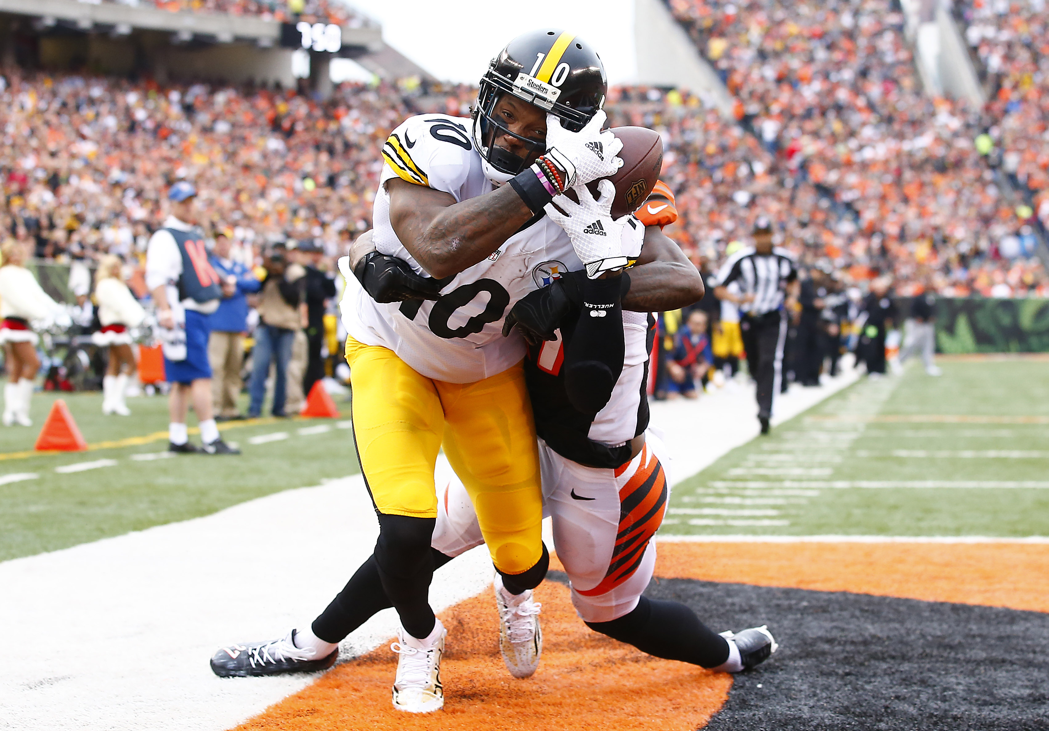 Martavis Bryant Nearly Es Up With A Side Of The Helmet