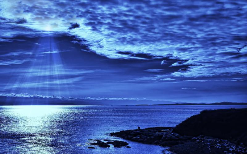  rays blue light beautiful sunstream rocks water peaceful ocean 800x500