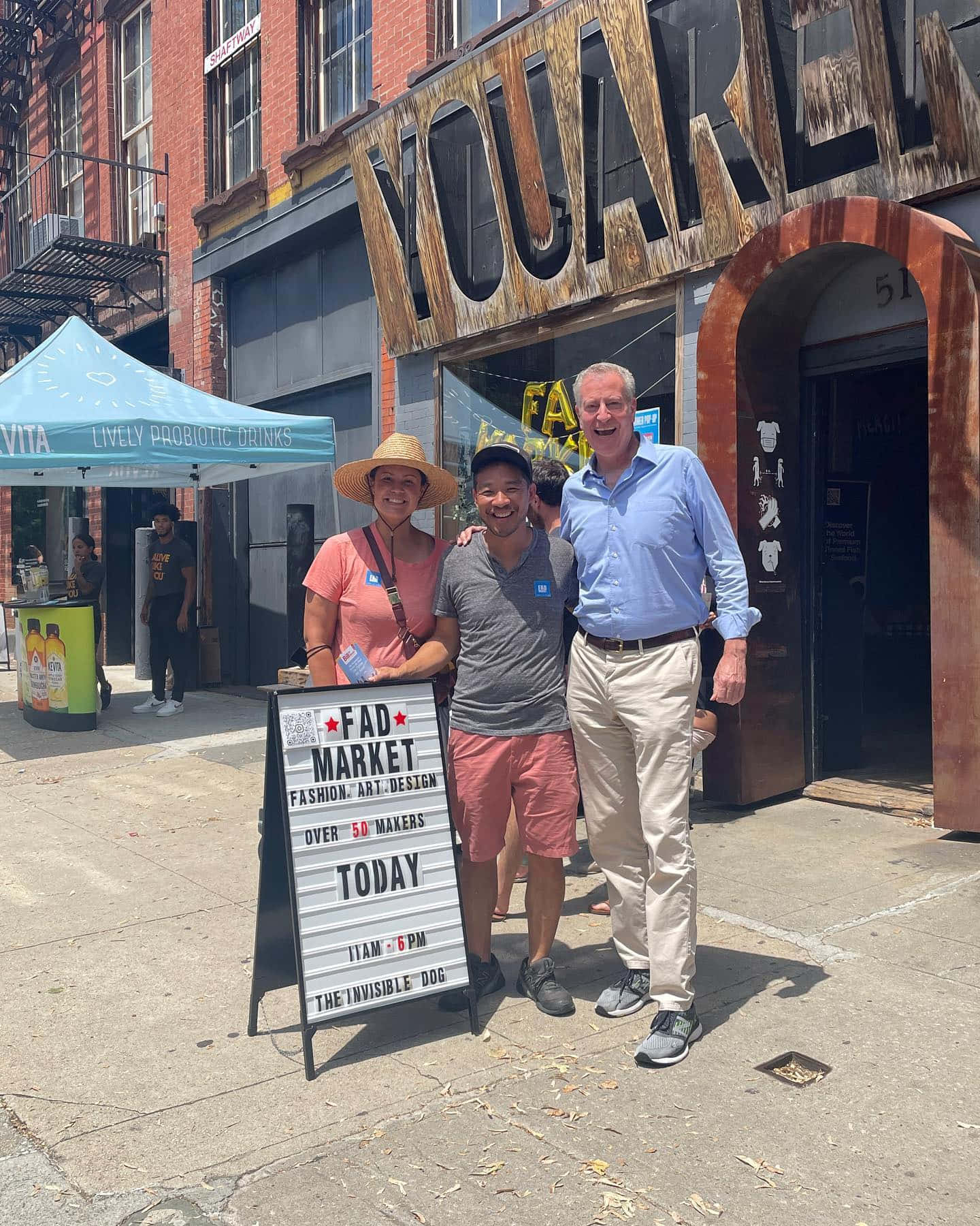 Bill De Blasio Touring In A Market 4A3Mu194Qsx10Qsd Wallpaper
