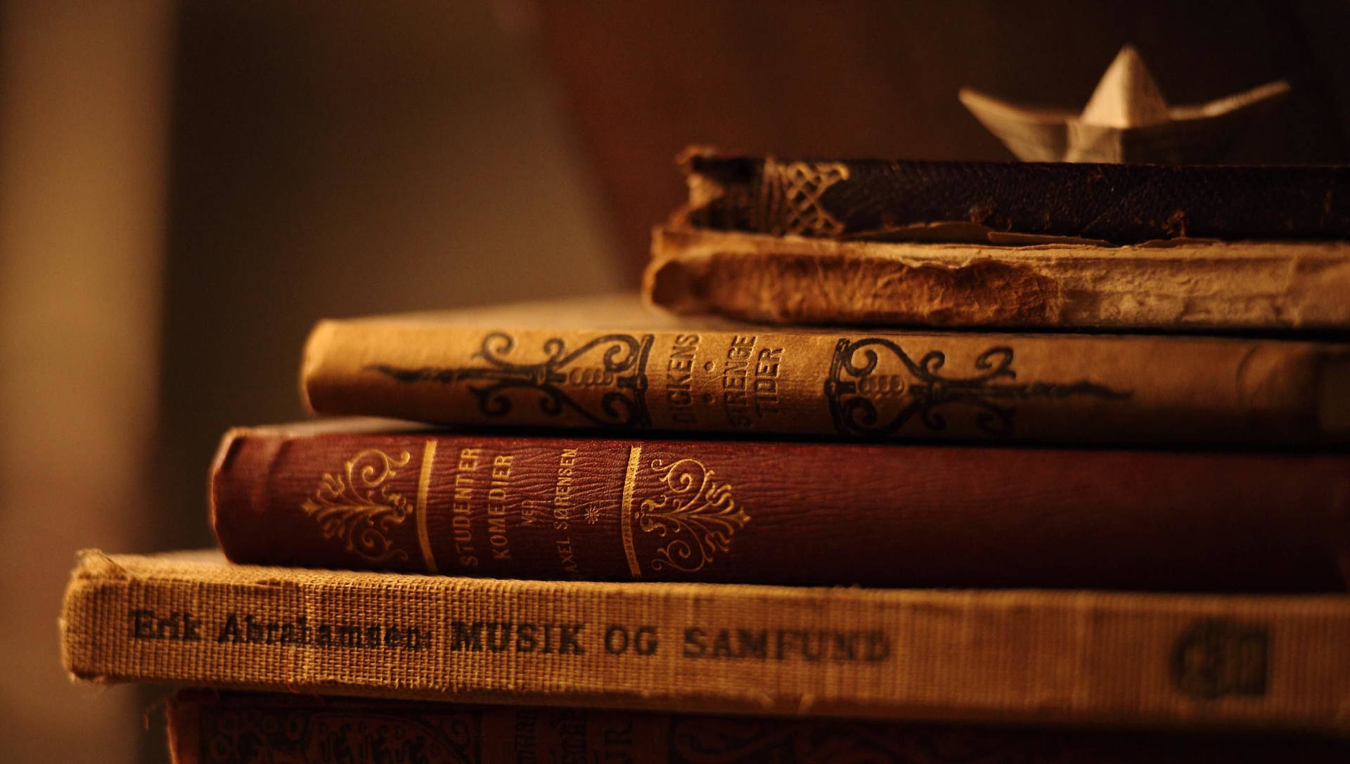 Book Aesthetic Wallpaper