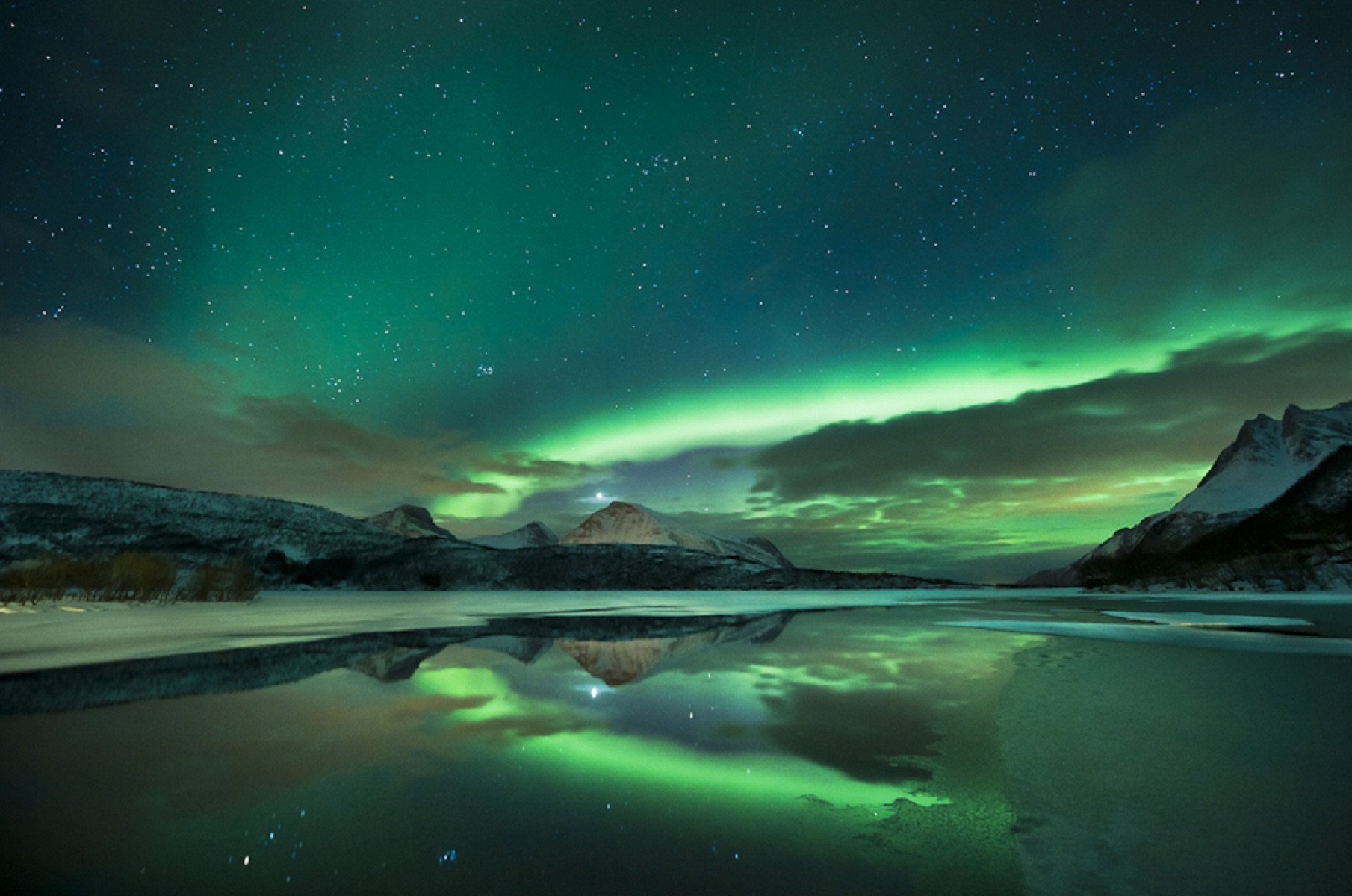 Northern Lights HD wallpaper