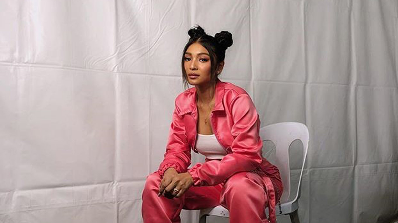Filipina Actress And Singer Nadine Lustre Was Spotted Sitting