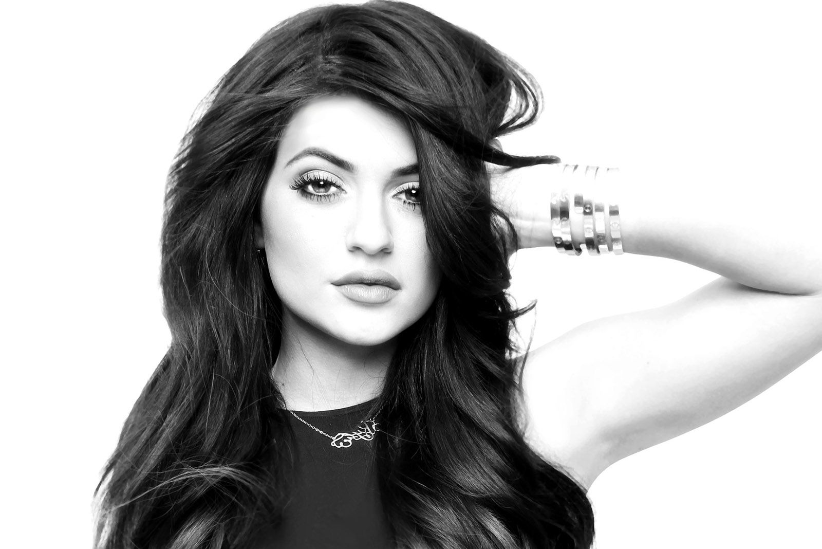 Kylie Jenner   Wallpapers Pics Pictures Images Photos