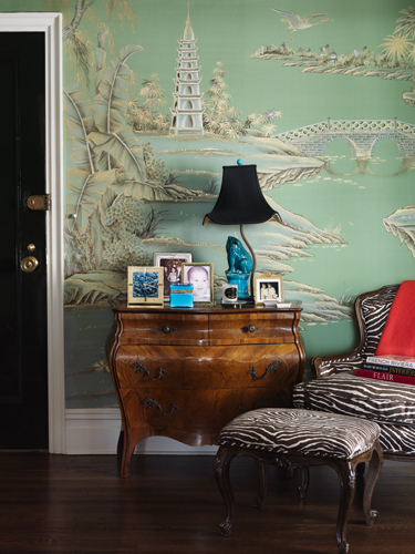 Chinoiserie Chic Chinoiserie Wallpaper in the Foyer Inspiration