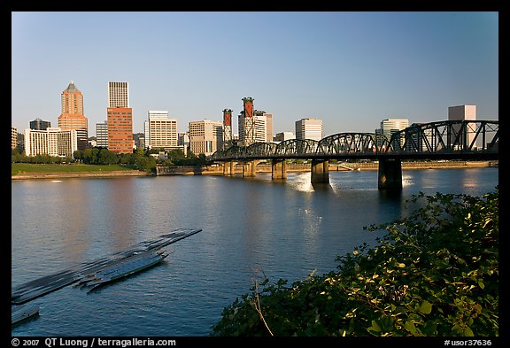  Photo Hawthorne Bridge and Portland Skyline Portland Oregon USA 576x393
