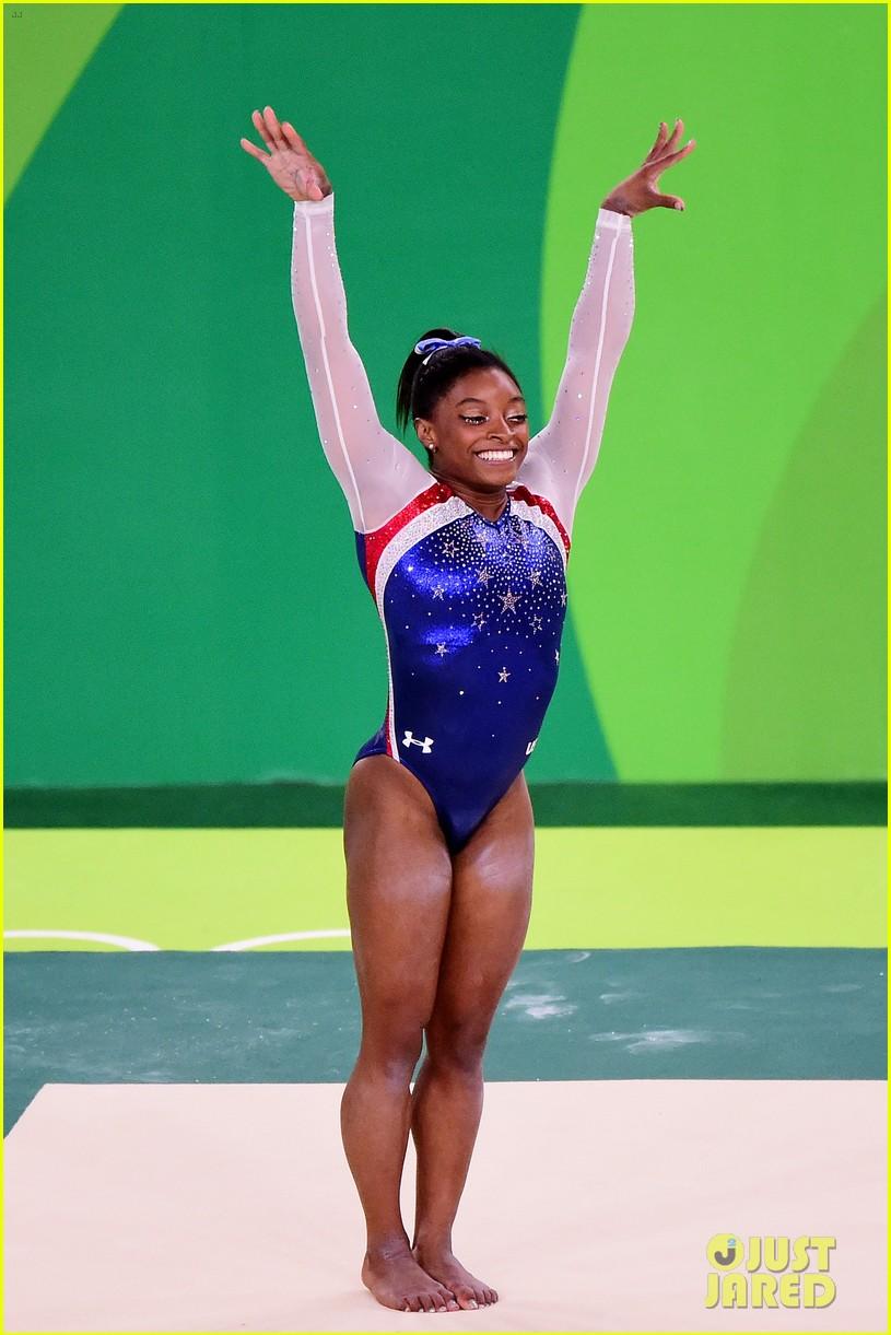 Watch Simone Biles Aly Raisman S Amazing Floor Routines At Rio