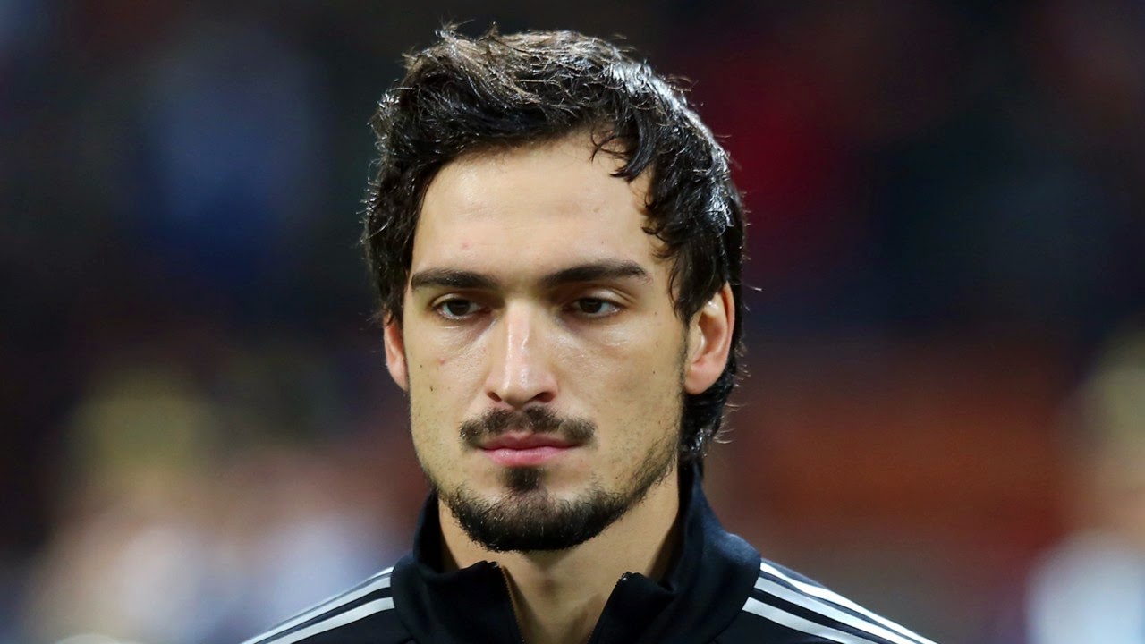 Hummels Is Too Slow And Can T Defend Hargreaves Warns Manchester