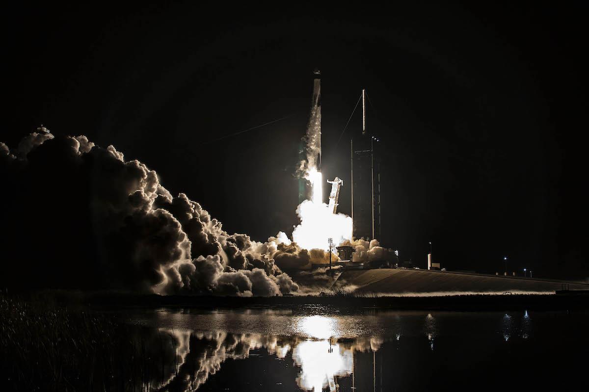 Spacex Rocket Boosts U S Russian Emirati Crew Into Orbit