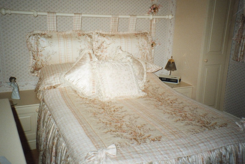 Bedspread With Matching Headboard Cushions Lrge Jpg
