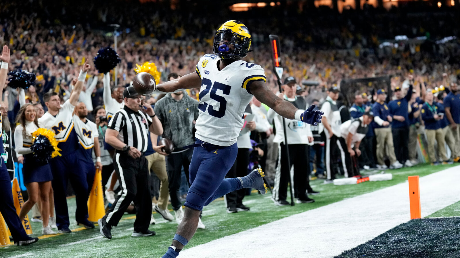 Michigan Rolls To A Playoff Spot With Big Ten Title The New York