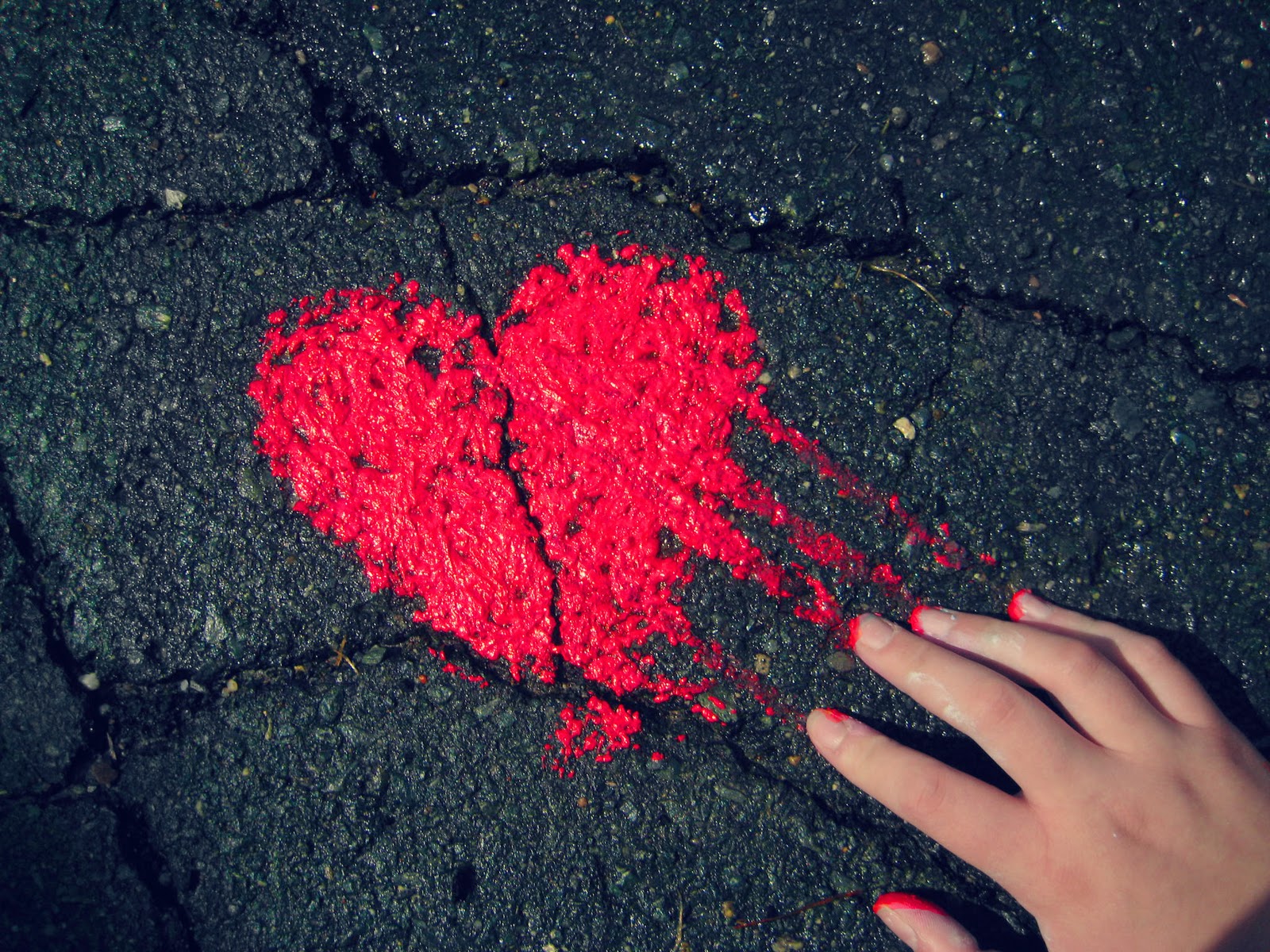 Broken Heart Wallpaper APK for Android Download