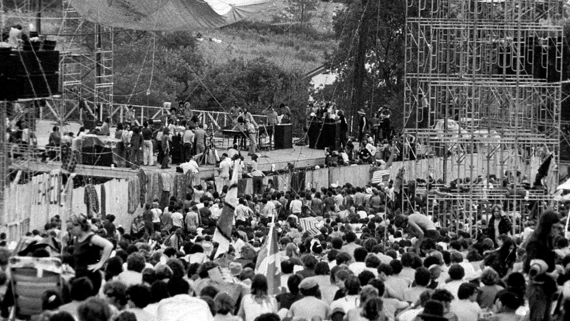 Woodstock Wallpaper
