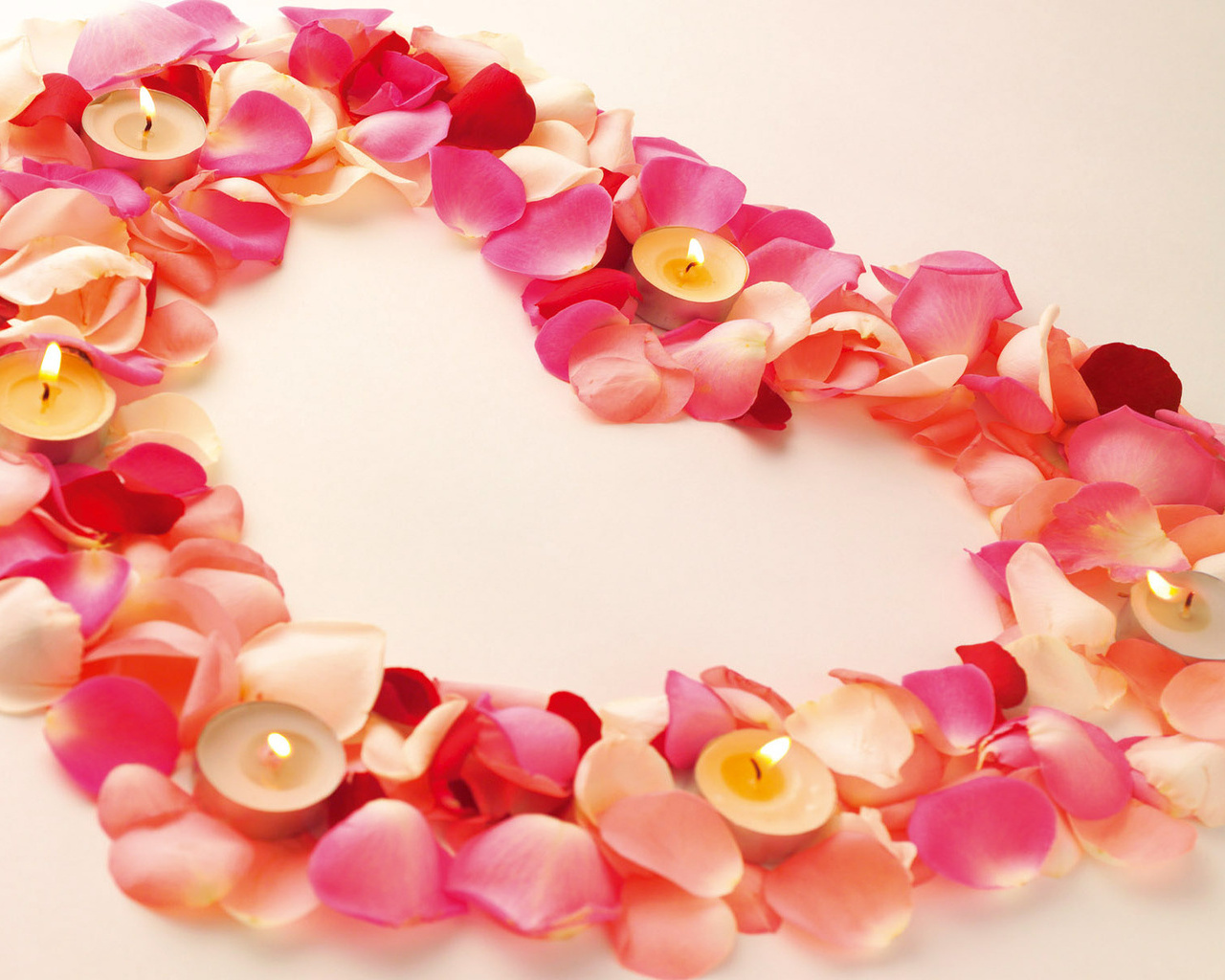 Free Romantic Valentines Day Flower Heart wallpaper